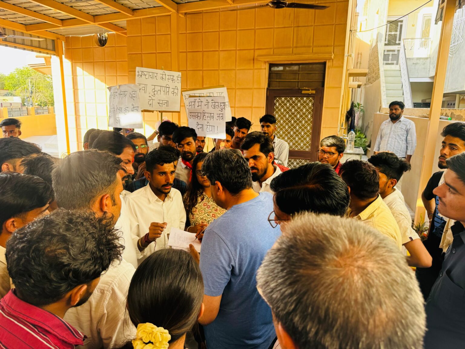 स्वामी केशवानंद राजस्थान कृषि विश्वविद्यालय में कुलपति के खिलाफ छात्र प्रदर्शन