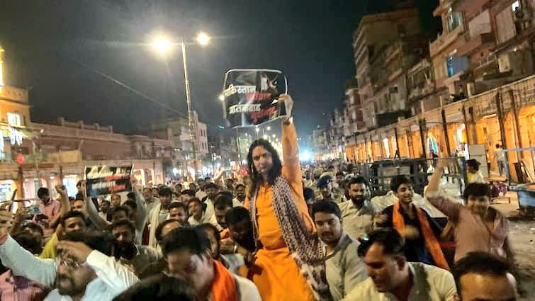 जयपुर में भगदड़: पाकिस्तान मुर्दाबाद पोस्टर पर बवाल, विधायक बालमुकुंद आचार्य पर