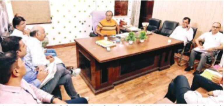 जालौर दौरे पर पहुंचे डॉ. नरेंद्र सक्सेना, चिकित्सा संस्थाओं का किया निरीक्षण