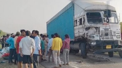 शादी की खुशियां मातम में बदलीं, सड़क हादसे में दुल्हन समेत 5 की मौत